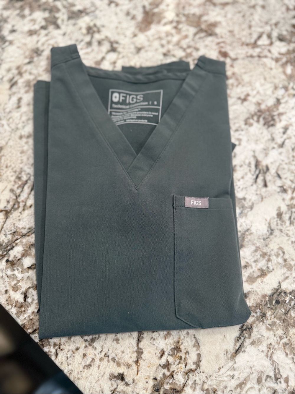 Figs Women’s V-Neck Sweater in Forest Green Small
